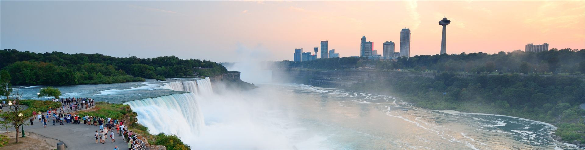 Niagara Falls at sunset — Visit Canada
